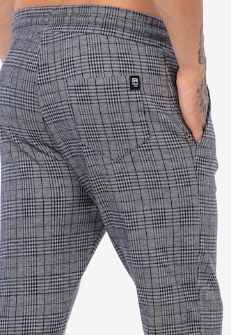 Redbridge Slimfit Hose 'Loughborough' in Grau