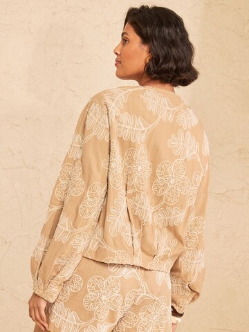love & roses Between-Season Jacket in Beige