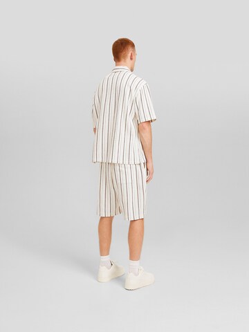 Bershka Comfort Fit Paita värissä beige