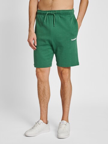 Hummel Regular Broek in Groen: voorkant