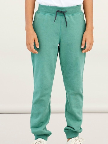 NAME IT Tapered Pants in Green: front