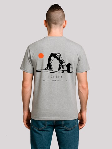 T-Shirt 'Escape Discover the World Savannah' F4NT4STIC en gris