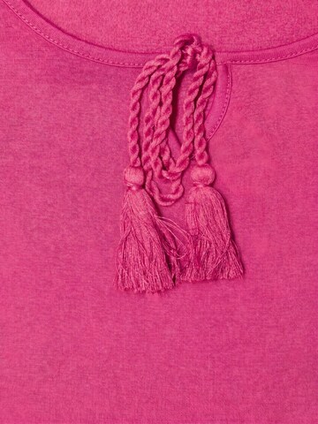 Shape Of You T-Shirt in Pink