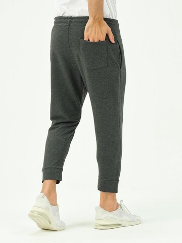 Effilé Pantalon C&City en gris