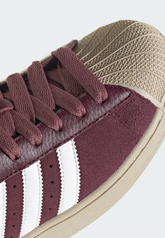 ADIDAS ORIGINALS - Sapatilhas baixas 'Superstar II' em vermelho