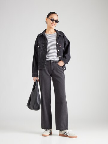 ONLY - Camiseta 'ONLKISS' en blanco