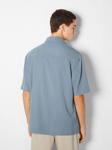 Bershka Comfort Fit Hemd in Blau