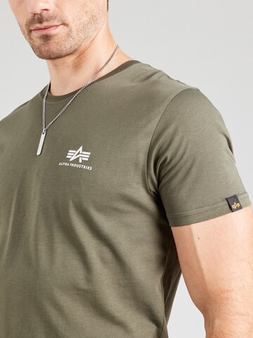 ALPHA INDUSTRIES Футболка в Зеленый