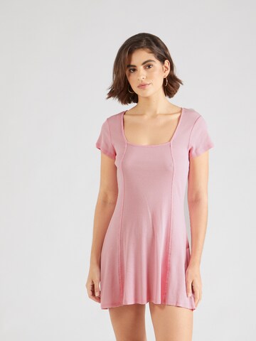 Rochie de la Monki pe roz: față