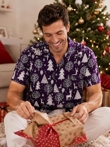 Regular fit Camicia 'Christmas Reindeer Allover' di King Kameha in lilla