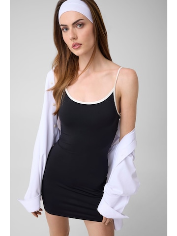 GUESS Kleid in Schwarz: Vorderseite