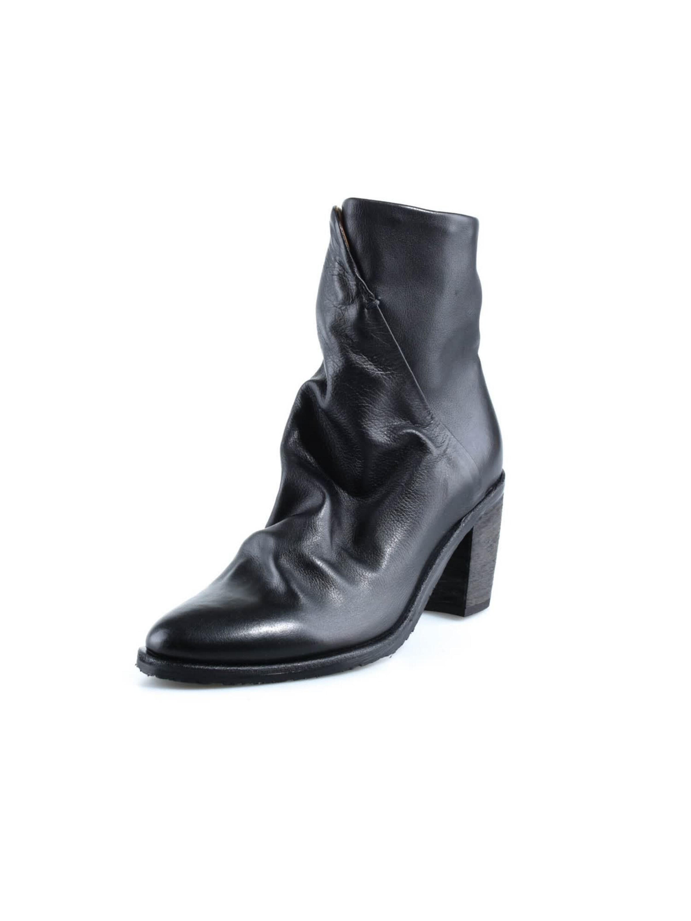A.S.98 - Botas pelo tornozelo 'Romy' em preto: frente