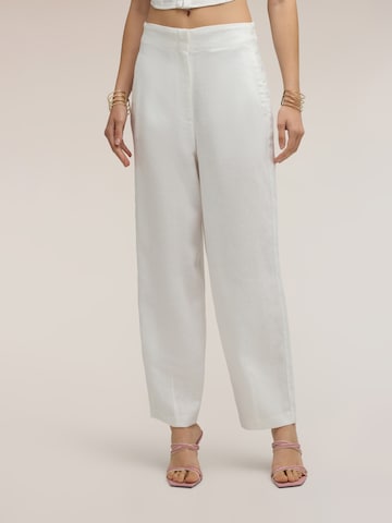 MOTIVI - regular Pantalón en blanco