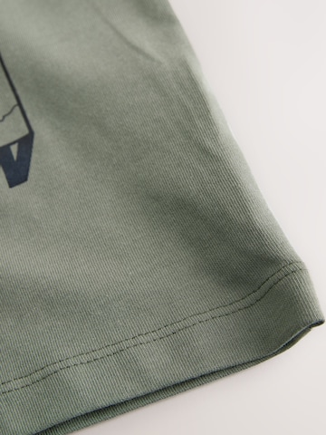 Tricou de la Next pe verde