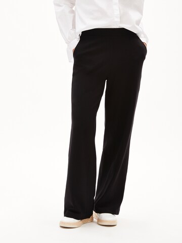 ARMEDANGELS Wide leg Broek 'Himari' in Zwart: voorkant