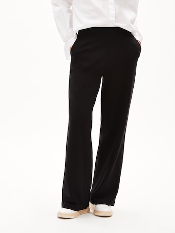 Wide leg Pantaloni 'Himari' di ARMEDANGELS in nero: frontale