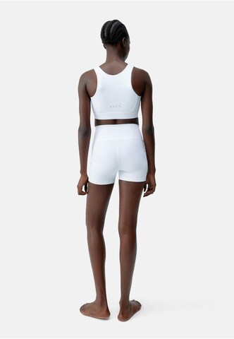 Coupe slim Pantalon de sport 'Eider' Born Living Yoga en blanc