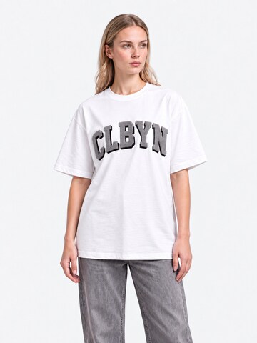 Maglietta 'CLBYN® Premium T-Shirt' di CLBYN® in bianco