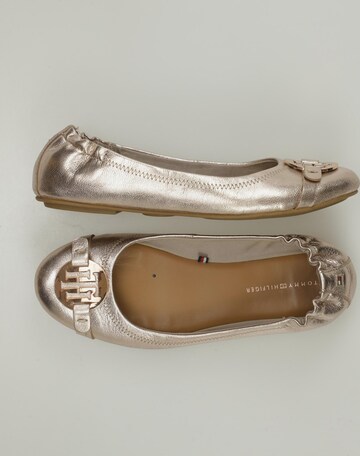 TOMMY HILFIGER Flats & Loafers in 37 in Gold: front