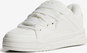 BershkaNiske tenisice 'CLASSIC' - bijela boja: prednji dio