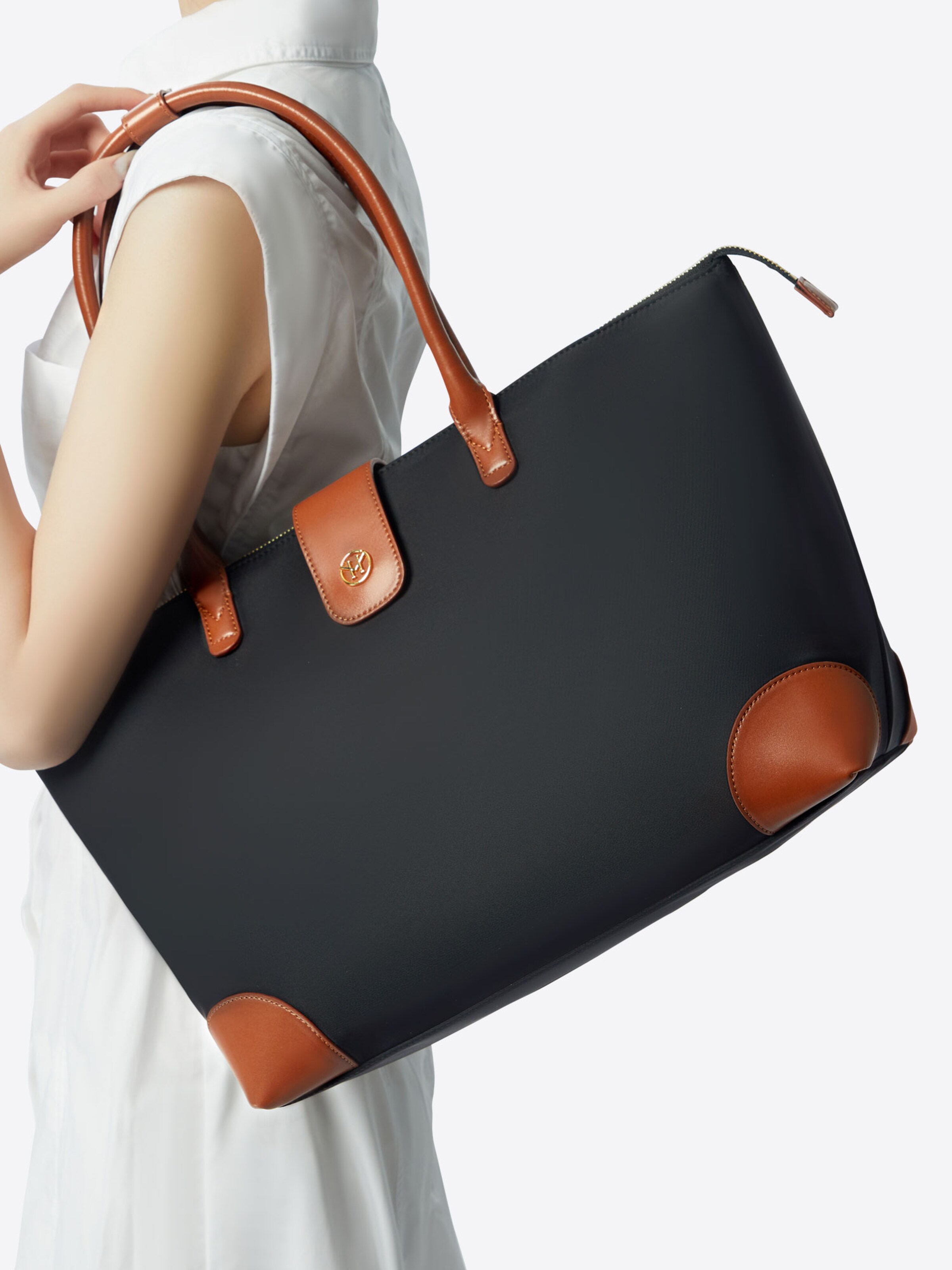 Victoria Hyde Shopper 'Eva' in Black: front
