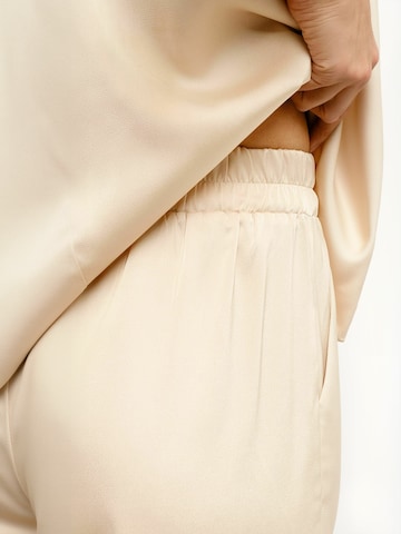 Regular Pantalon ' TIKI ' Liberte Essentiel en blanc