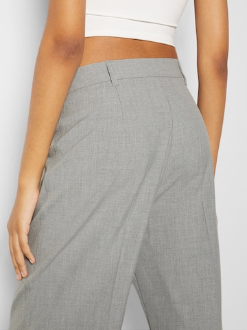 Bershka Wide Leg Hose in Grau