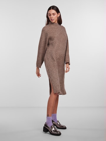 PIECES Knitted dress 'Nell' in Brown