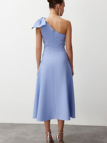 Robe de cocktail Trendyol en bleu