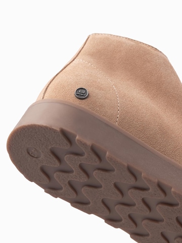 Ombre Chukka Boots in Beige