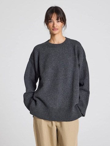 Pullover di Gai+Lisva in grigio: frontale