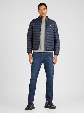 TOMMY HILFIGER Tussenjas in Blauw