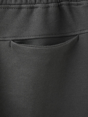 MANGO KIDS Tapered Byxa 'LOGAN' i grå