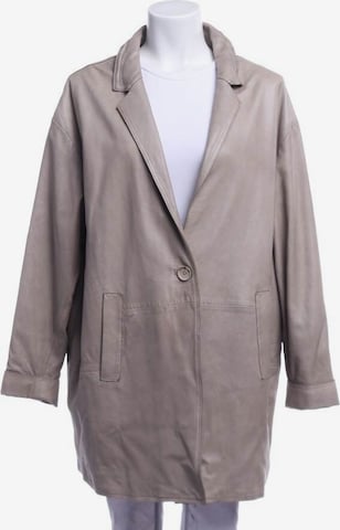 Schyia Jacket & Coat in XXL in White: front