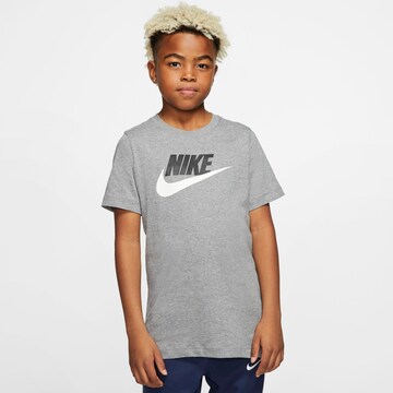 Nike Sportswear T-Shirt in Grau: predná strana