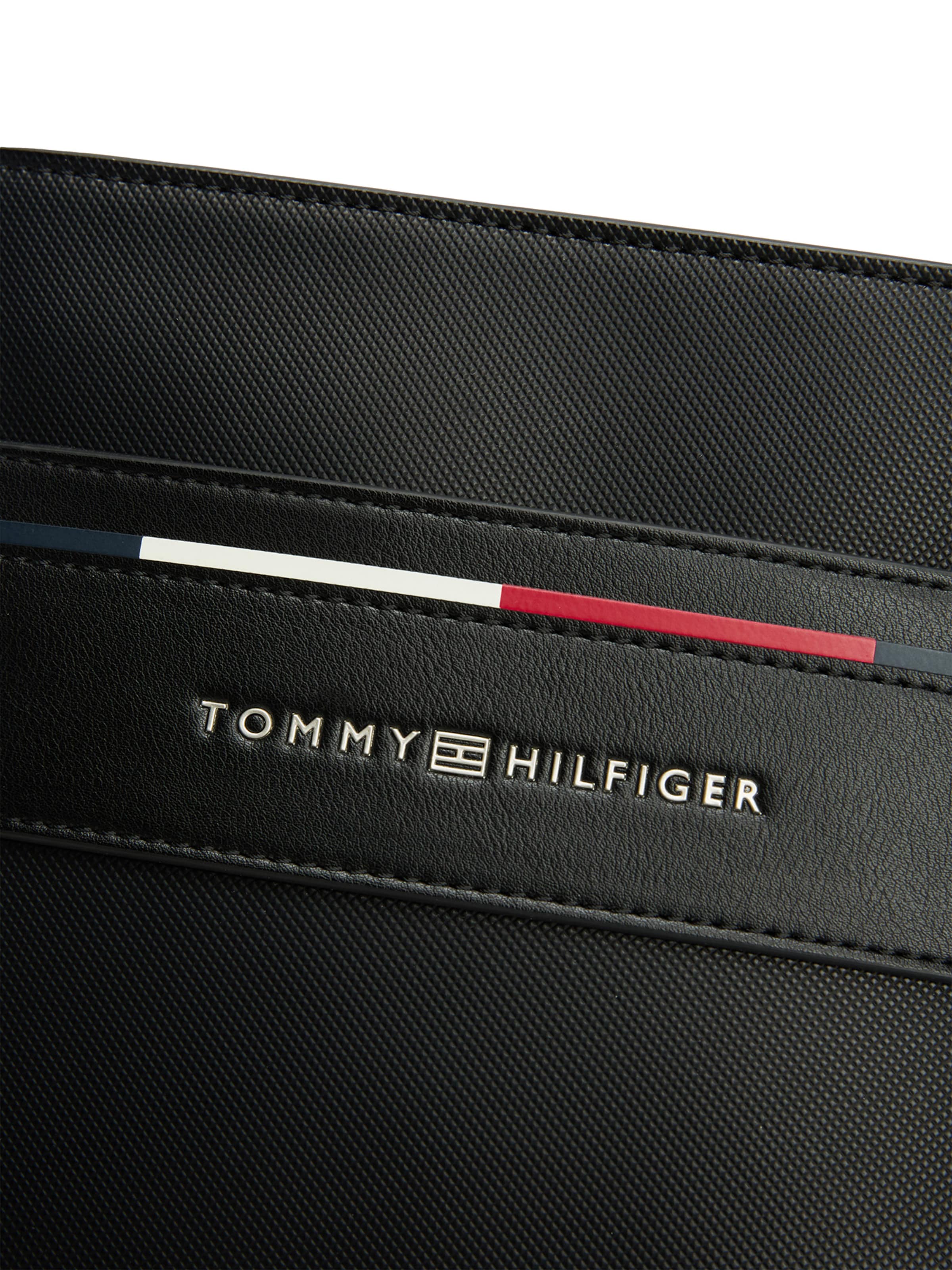 TOMMY HILFIGER Τσάντα ώμου 'FOUNDATION' σε μαύρο