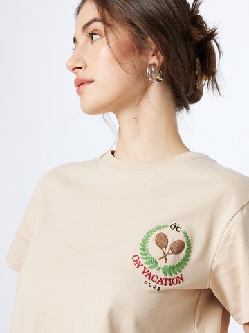 On Vacation Club T-Shirt in Beige
