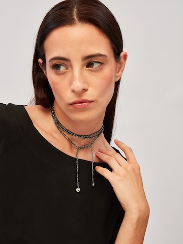 Collana di Breil in grigio: frontale