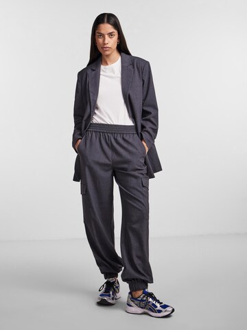 PIECES Loose fit Cargo trousers 'Lusia' in Grey
