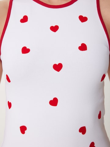 Top de la Happiness İstanbul pe alb