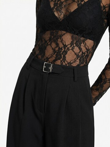 Hoermanseder Regular Pleat-front trousers in Black