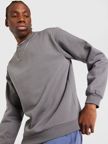 Sweat-shirt 'Deniz' ABOUT YOU en gris