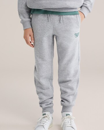 WE Fashion Tapered Byxa i grå: framsida