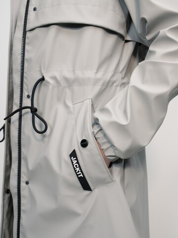 Giacca per outdoor ' Aurora-Regenmantel mit Cape ' di JACK1T in grigio
