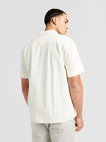 Coupe regular Chemise KnowledgeCotton Apparel en blanc