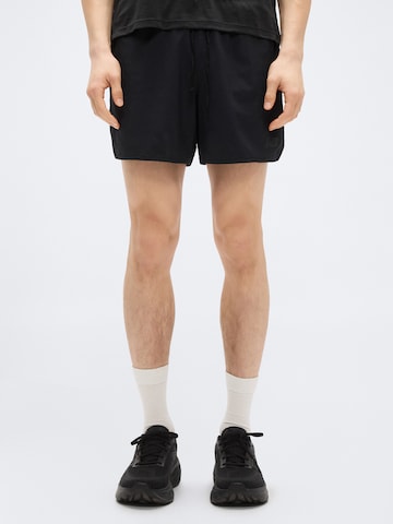 regular Pantaloni sportivi di new balance in nero: frontale