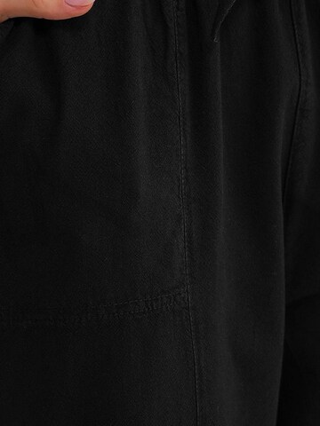 Tapered Pantaloni de la MixRay pe negru