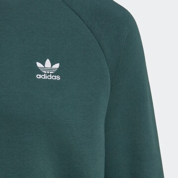 ADIDAS ORIGINALS Regular Fit Collegepaita 'Adicolor Essentials Trefoil' värissä vihreä