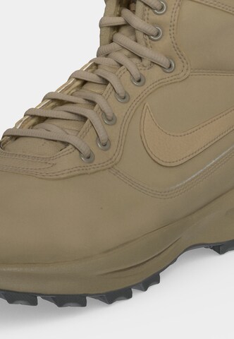 Boots stringati di Nike Sportswear in verde