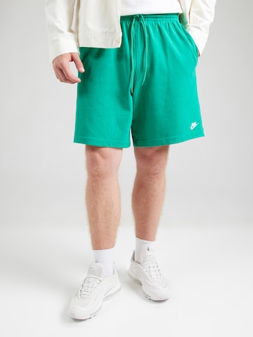 Nike Sportswear Loosefit Byxa 'CLUB' i grön: framsida